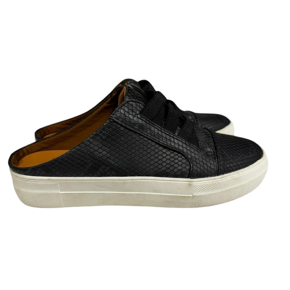 Dolce Vita slip-on sneakers, textured snakeskin, white platform sole size 7